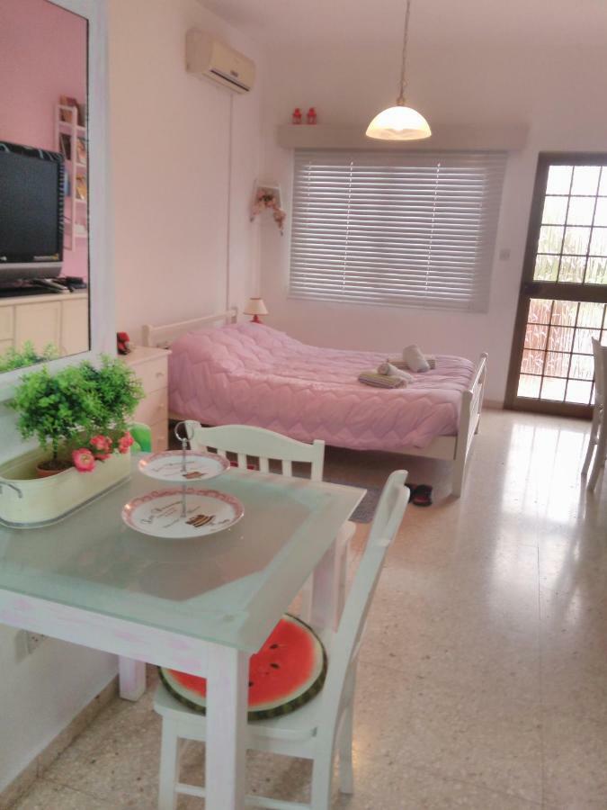 Yiota'S Cute Studio Paphos Extérieur photo